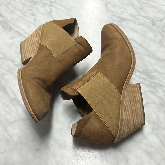 Eileen Fisher Tan Suede Heeled Bootie Size 9 - Picture 5 of 12
